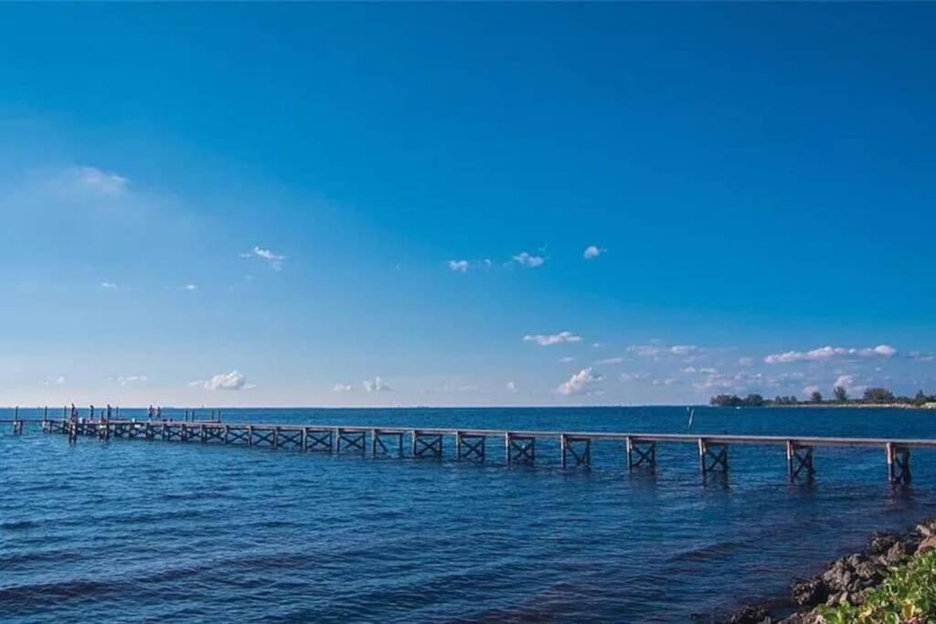 Bay View, Studio206, Beach Steps Away! Pool+Wifi Ruskin Exterior photo