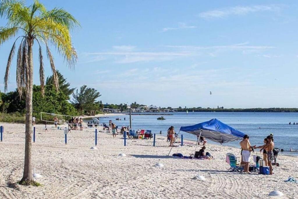 Bay View, Studio206, Beach Steps Away! Pool+Wifi Ruskin Exterior photo