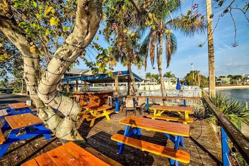Bay View, Studio206, Beach Steps Away! Pool+Wifi Ruskin Exterior photo