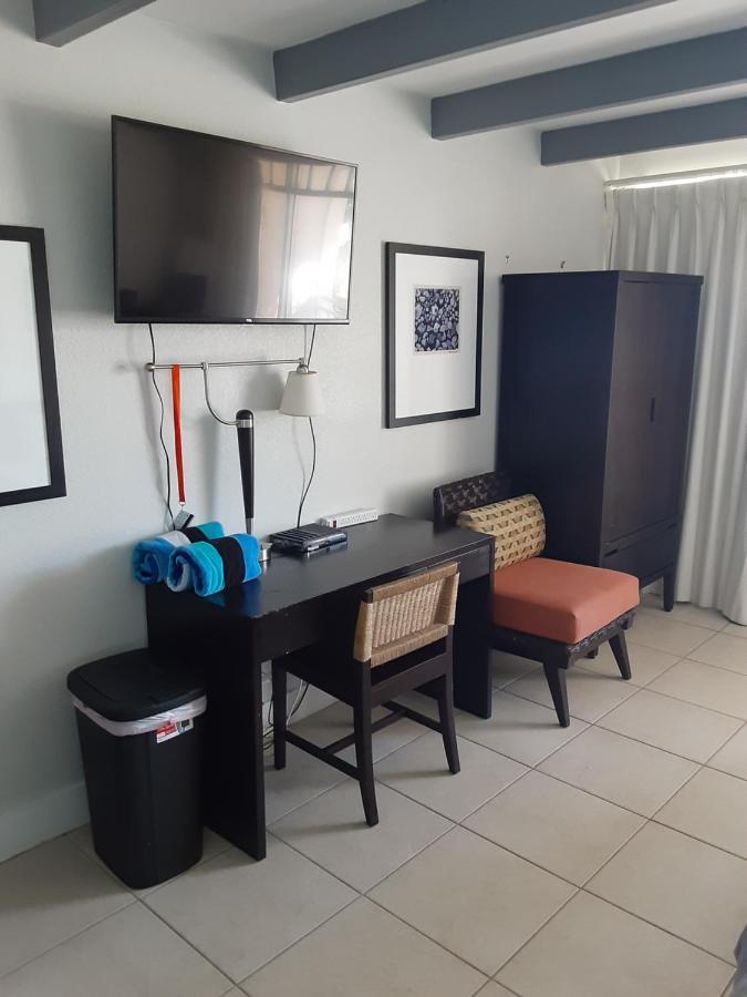 Bay View, Studio206, Beach Steps Away! Pool+Wifi Ruskin Exterior photo