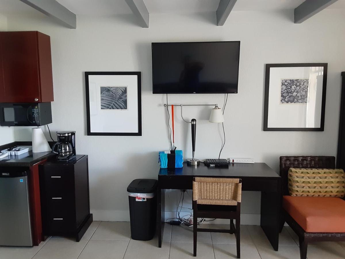 Bay View, Studio206, Beach Steps Away! Pool+Wifi Ruskin Exterior photo