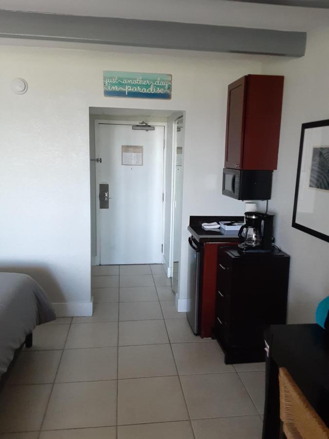 Bay View, Studio206, Beach Steps Away! Pool+Wifi Ruskin Exterior photo